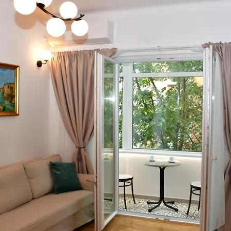 Le Petit Paris Apartament