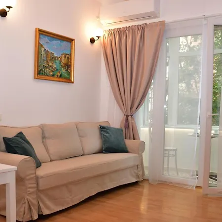 Le Petit Paris * Boekarest