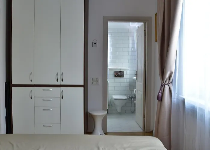 Le Petit Paris بوخارست